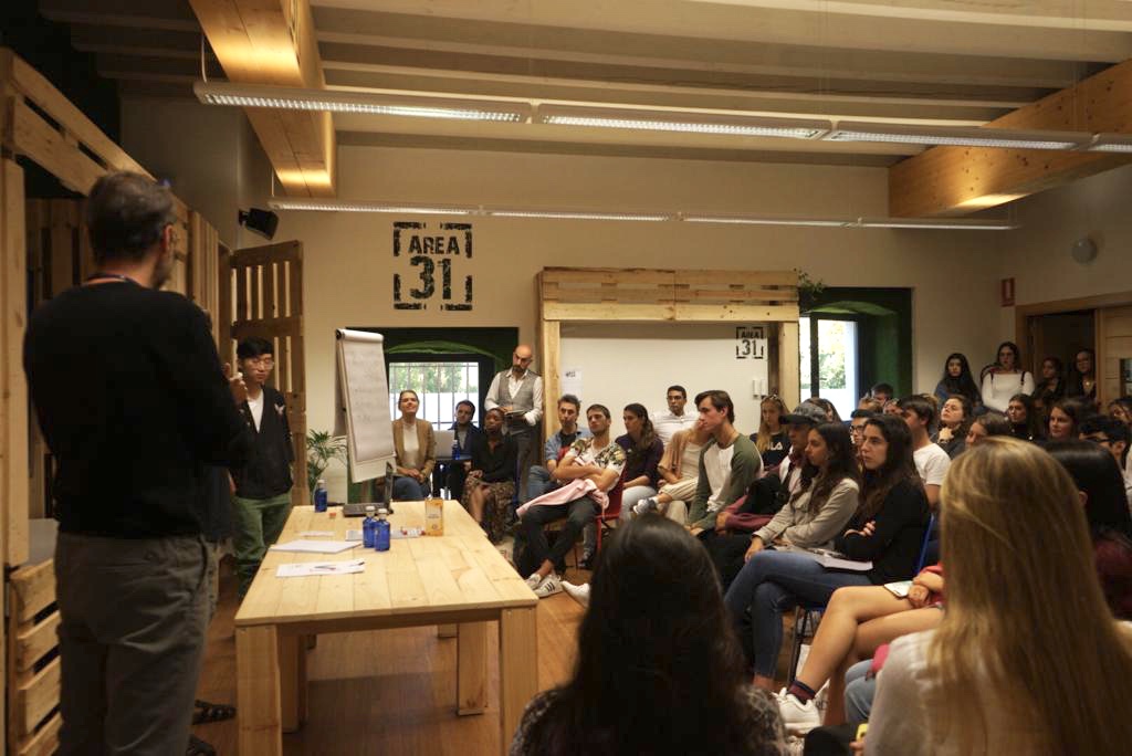 IE CREATIVITY CENTER: 5 courses, 5 fields, 5 professionals