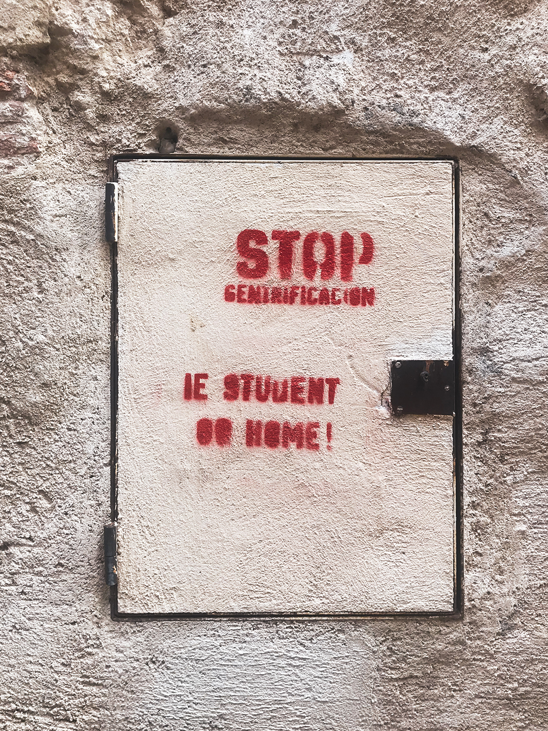 IE Students Softened the 2008 Housing Crisis in Segovia: IE Students Go Home Series