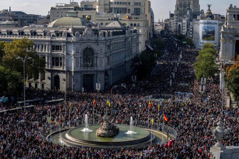At Least 200,000 Protest Madrid’s Healthcare System