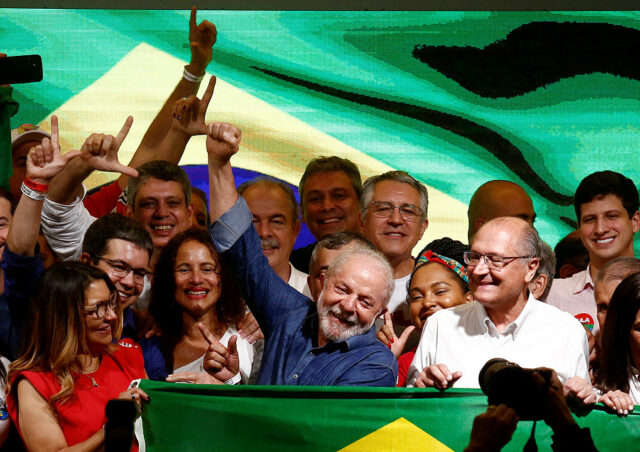 Turn of the cards: Lula from prisoner to president